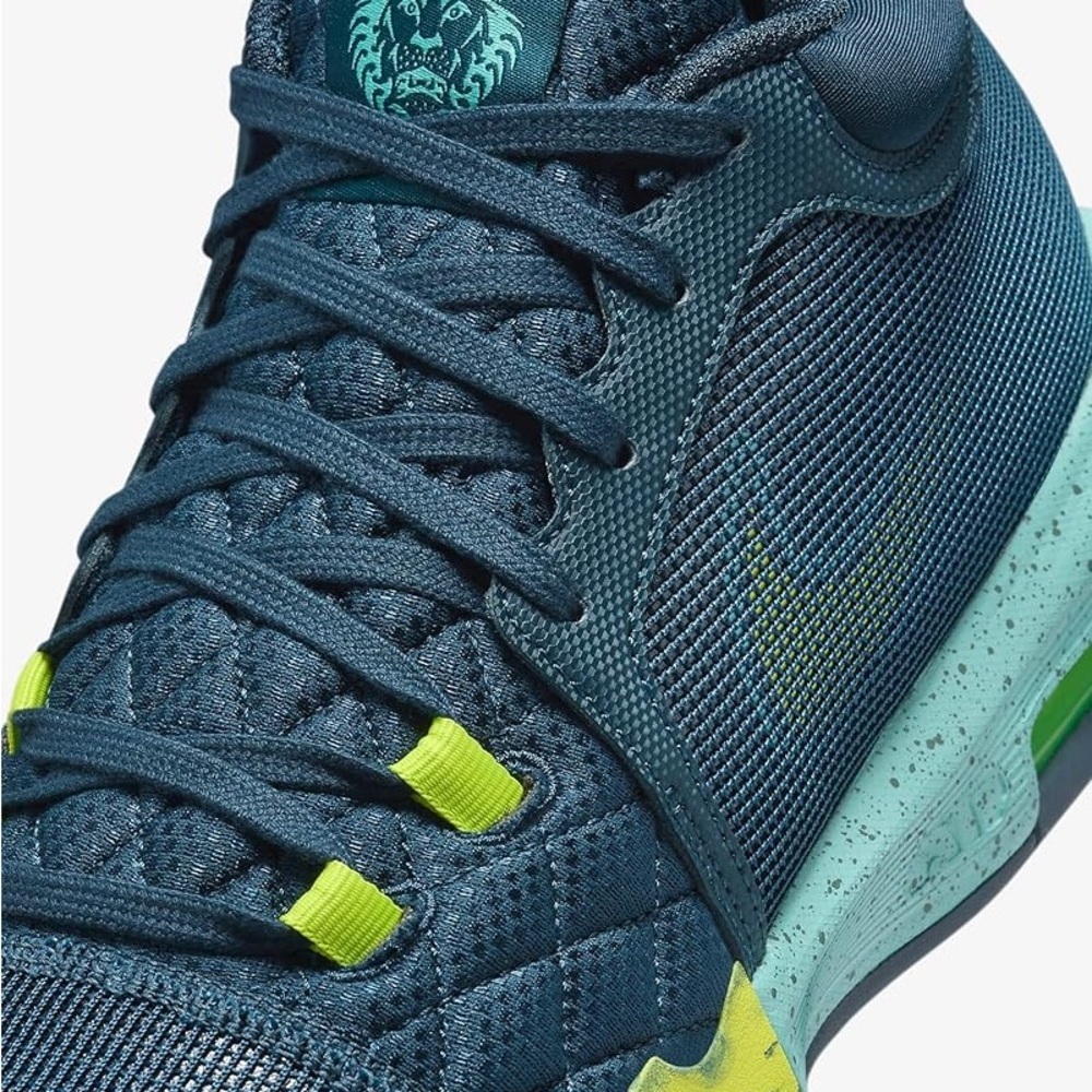 Nike Blue and Green Sneakers with Secure Lace-Up Design and Comfortable Padding - Picture 7 of 8